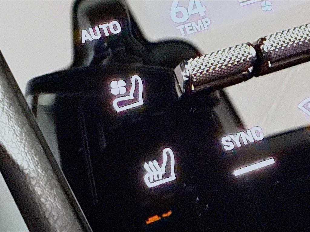 new 2025 Porsche Cayenne car, priced at $136,485