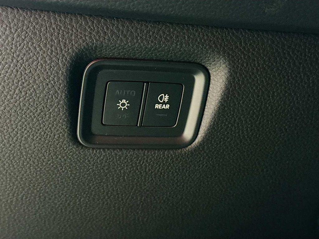 new 2025 Porsche Cayenne car, priced at $136,485