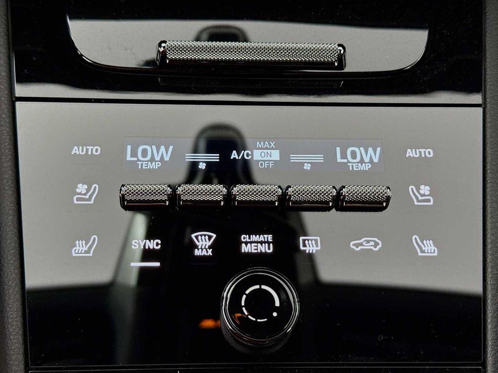 new 2025 Porsche Cayenne car, priced at $98,895