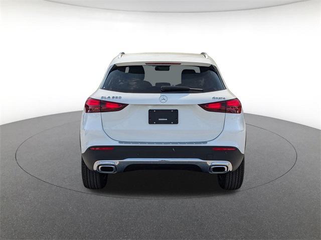 new 2025 Mercedes-Benz GLA 250 car, priced at $44,250