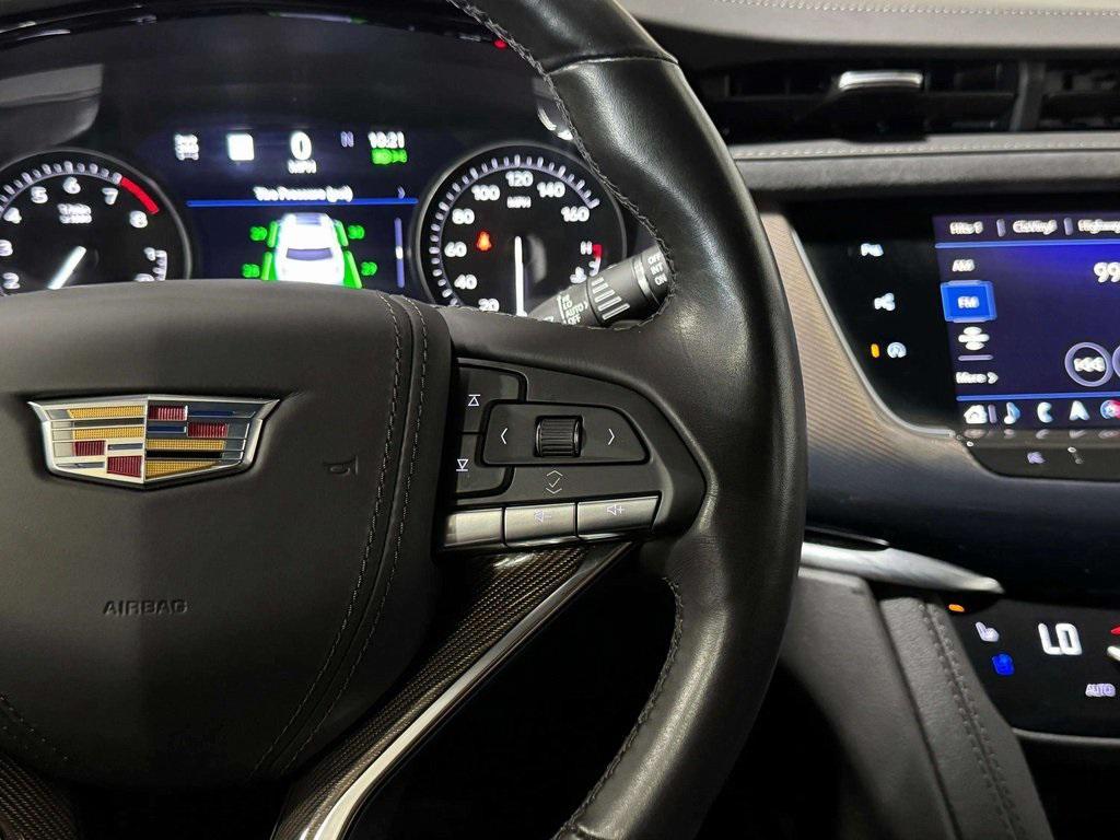used 2024 Cadillac XT6 car, priced at $51,995