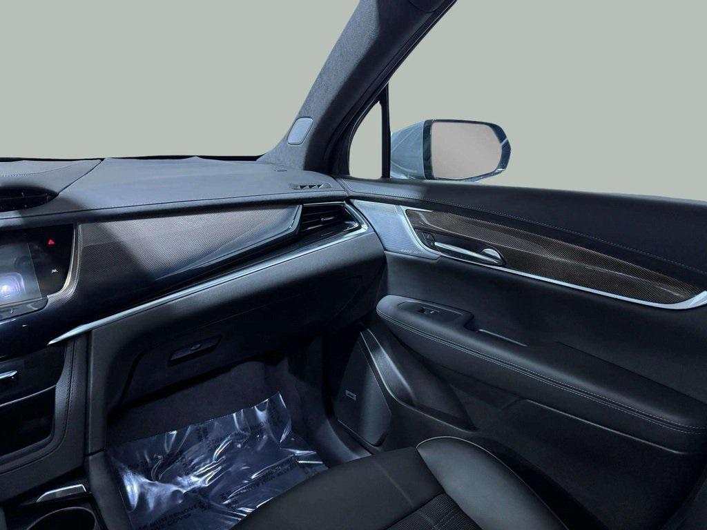 used 2024 Cadillac XT6 car, priced at $51,995