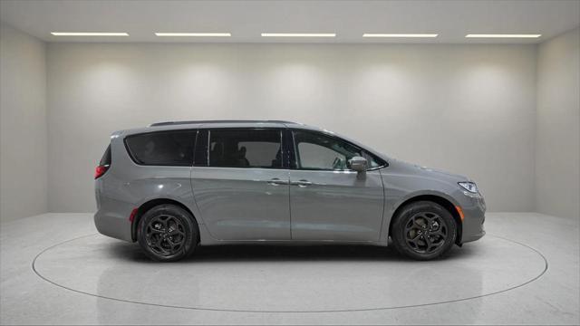 used 2021 Chrysler Pacifica Hybrid car, priced at $23,795