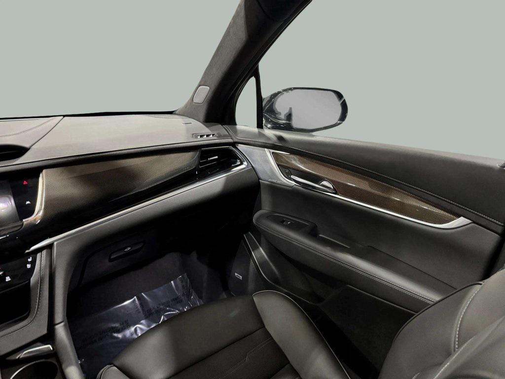 used 2024 Cadillac XT6 car, priced at $51,995