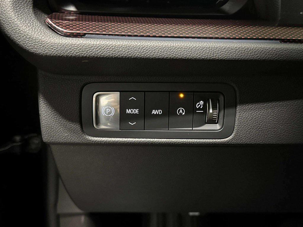 used 2024 Chevrolet Traverse car, priced at $45,995