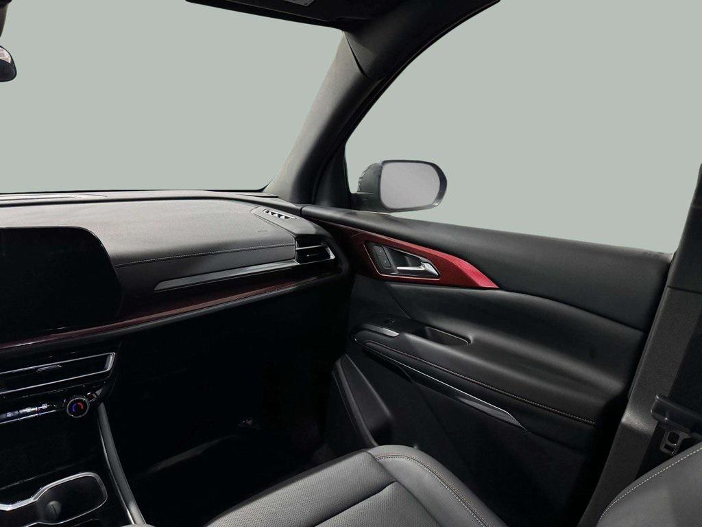 used 2024 Chevrolet Traverse car, priced at $45,995