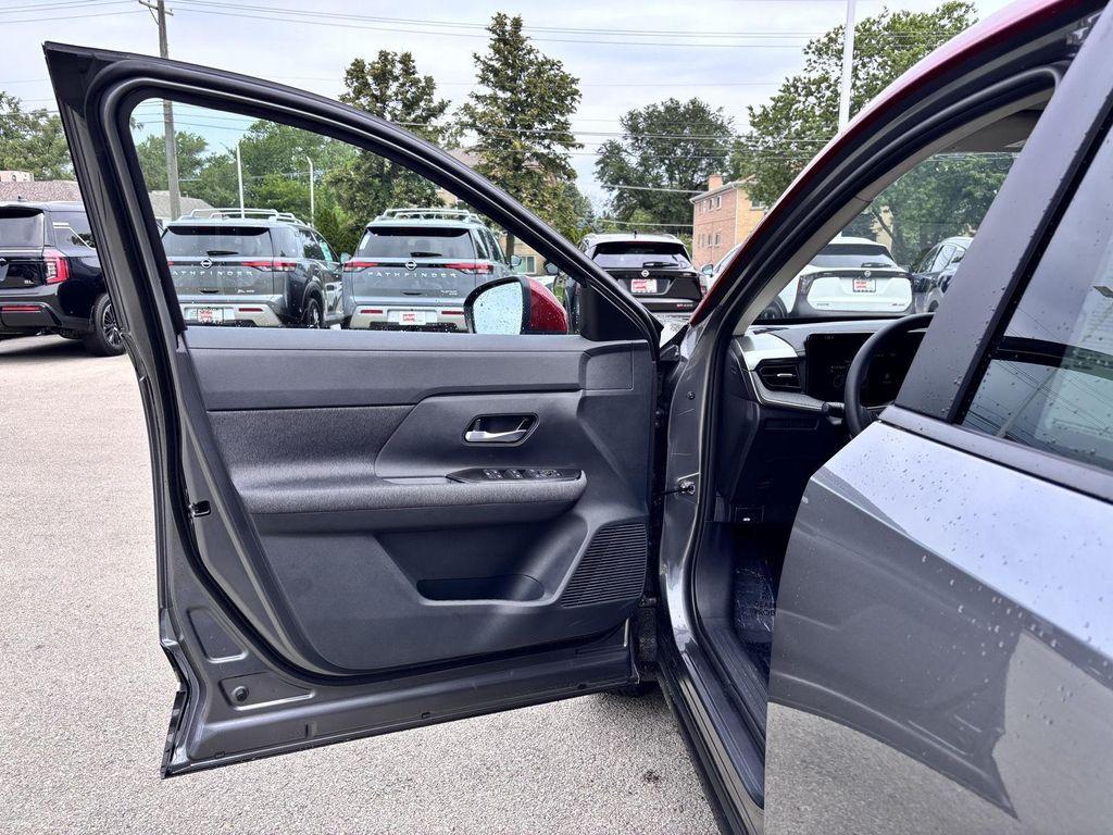 new 2025 Nissan Kicks car, priced at $27,108