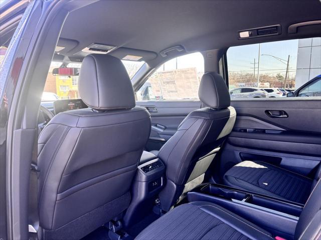 new 2025 Nissan Pathfinder car, priced at $44,925