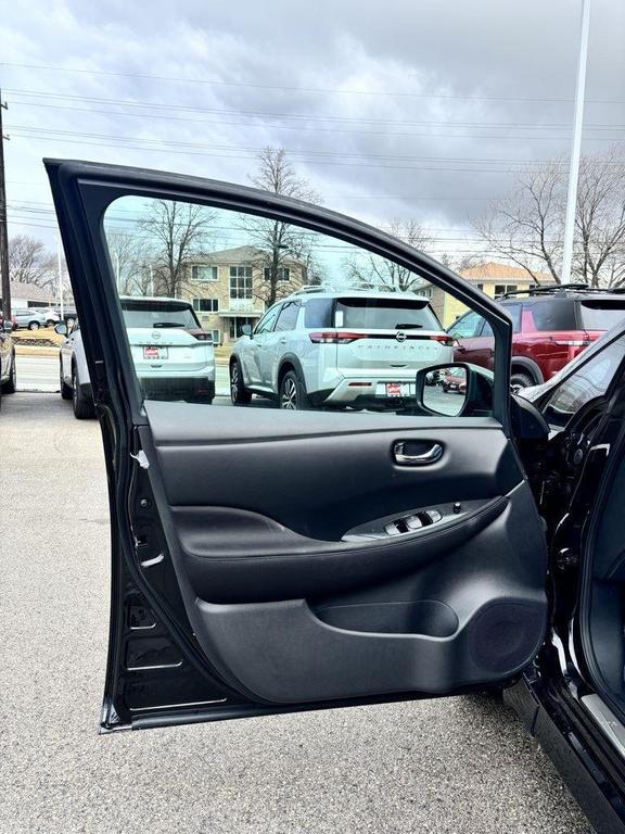 new 2025 Nissan Leaf car, priced at $34,897