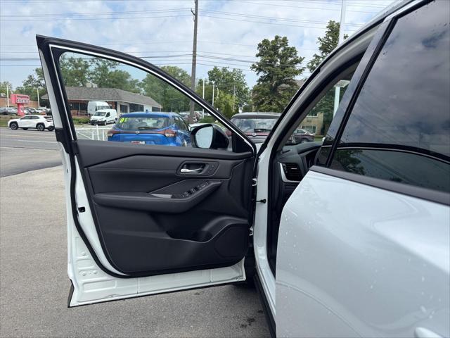new 2025 Nissan Rogue car, priced at $44,825