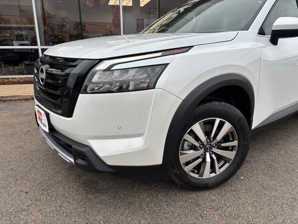new 2025 Nissan Pathfinder car, priced at $37,969