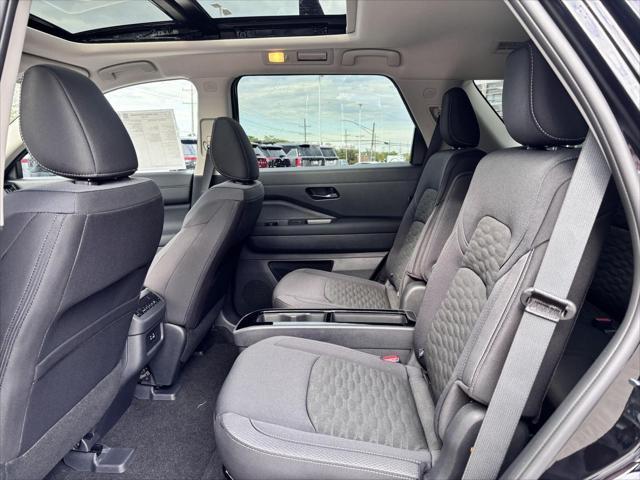 new 2025 Nissan Pathfinder car, priced at $45,190