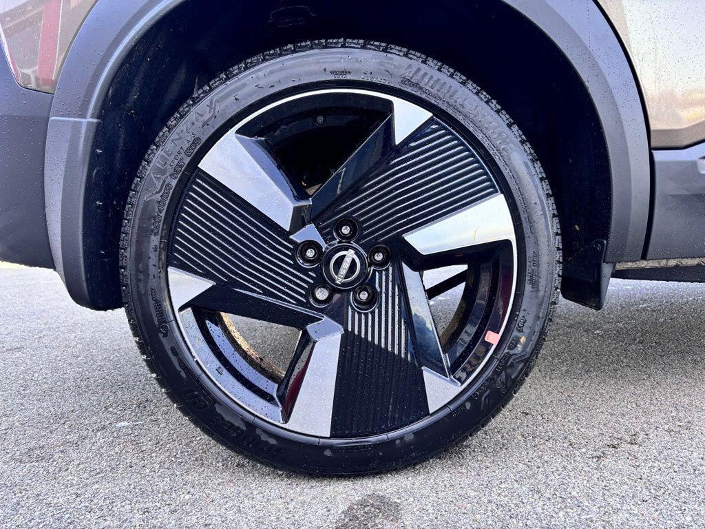 new 2025 Nissan Kicks car, priced at $27,784