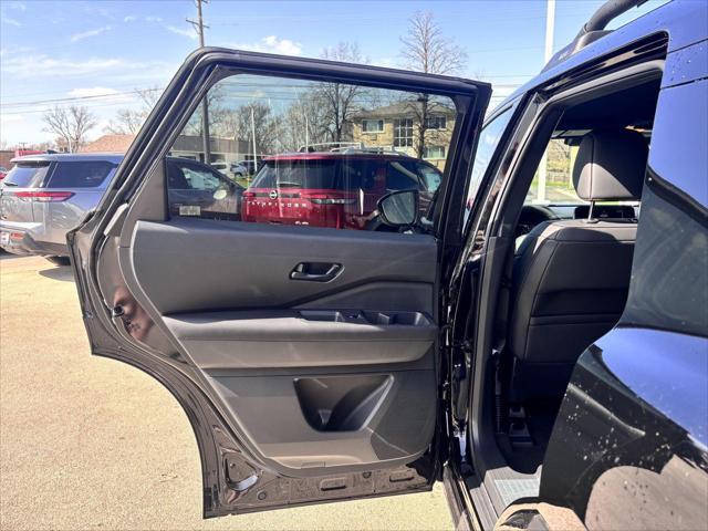 new 2025 Nissan Pathfinder car, priced at $44,925