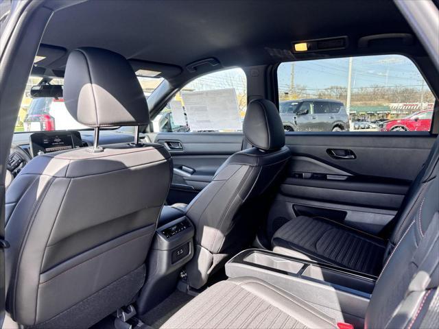 new 2025 Nissan Pathfinder car, priced at $44,925