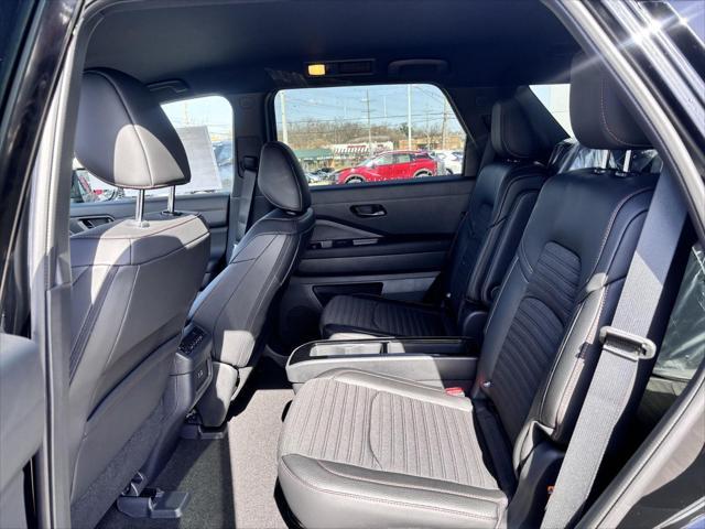 new 2025 Nissan Pathfinder car, priced at $44,925