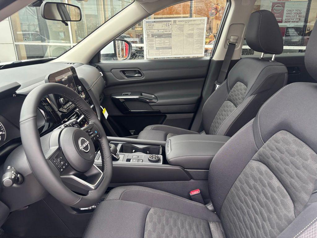 new 2025 Nissan Pathfinder car, priced at $36,785
