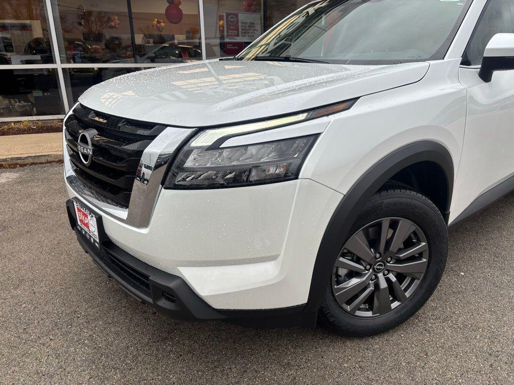 new 2025 Nissan Pathfinder car, priced at $36,785