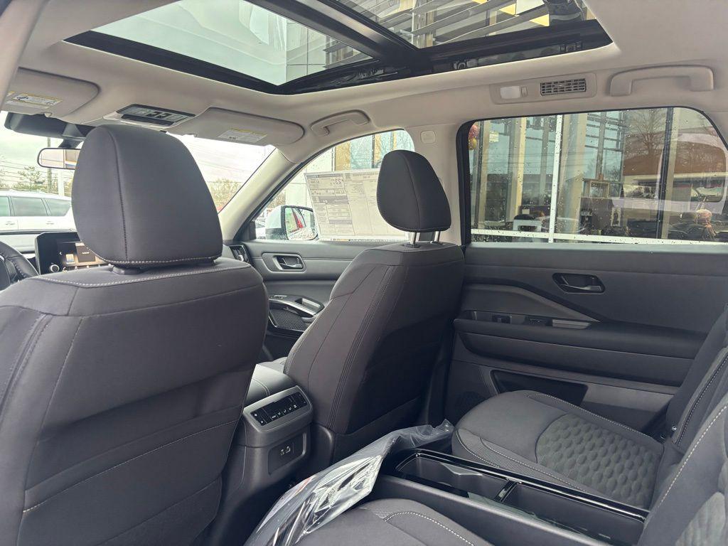 new 2025 Nissan Pathfinder car, priced at $36,785