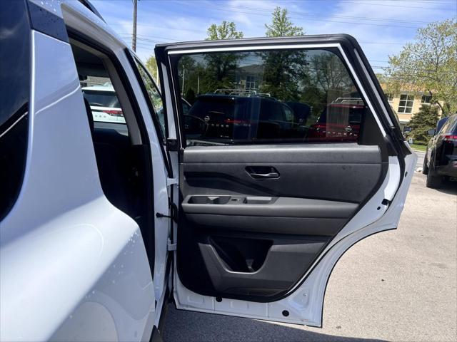 new 2025 Nissan Pathfinder car, priced at $40,550