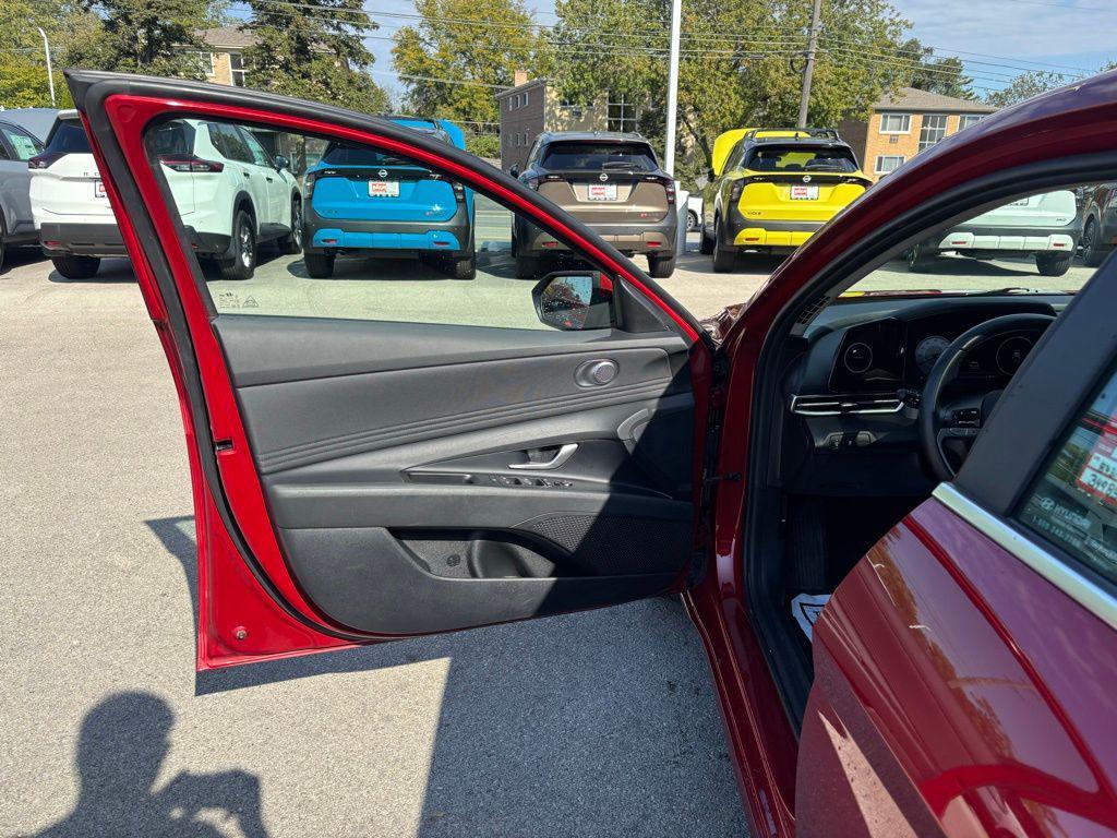 used 2025 Hyundai Elantra car