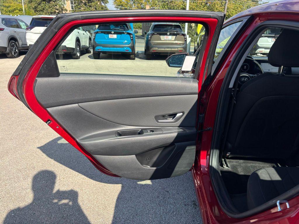 used 2025 Hyundai Elantra car