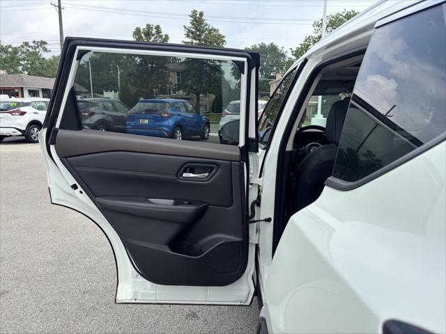 used 2022 Nissan Rogue car, priced at $27,818