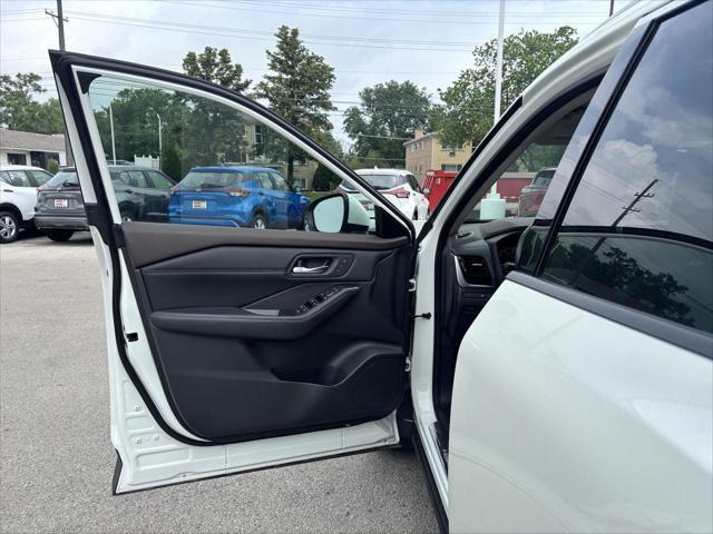 used 2022 Nissan Rogue car, priced at $27,818
