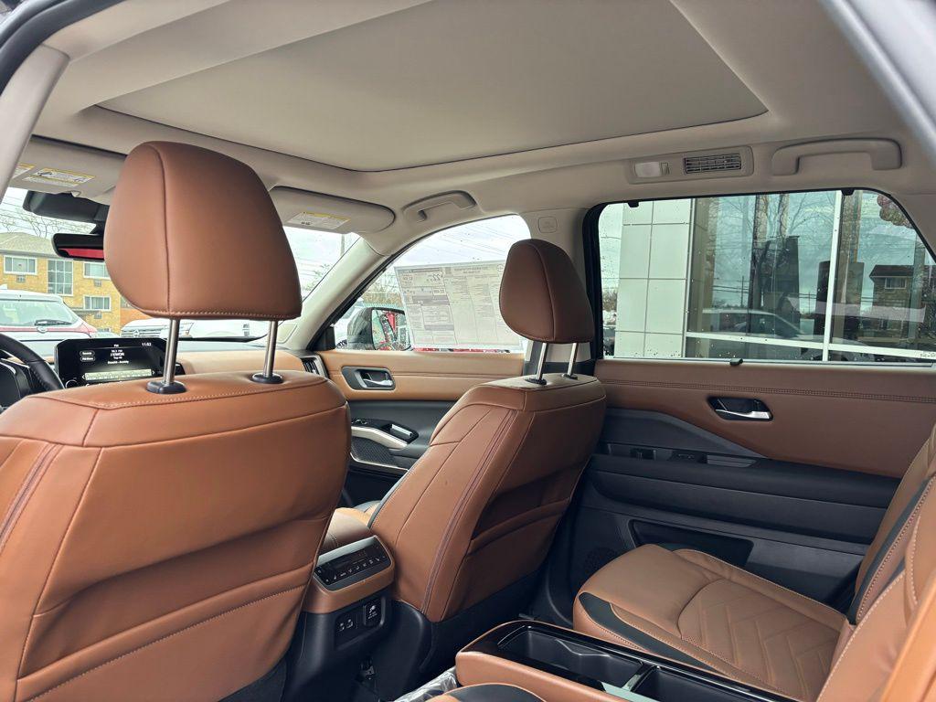 new 2025 Nissan Pathfinder car, priced at $44,422