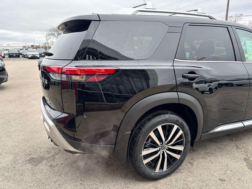 new 2025 Nissan Pathfinder car, priced at $44,422