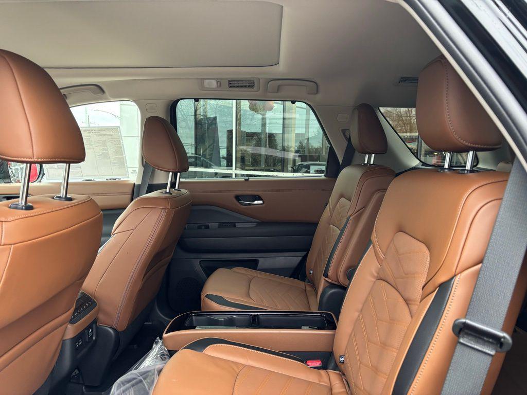 new 2025 Nissan Pathfinder car, priced at $44,422