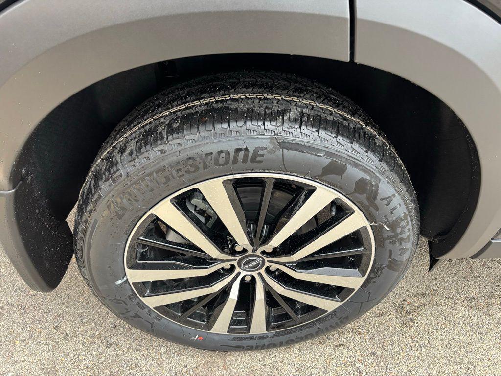 new 2025 Nissan Pathfinder car, priced at $44,422