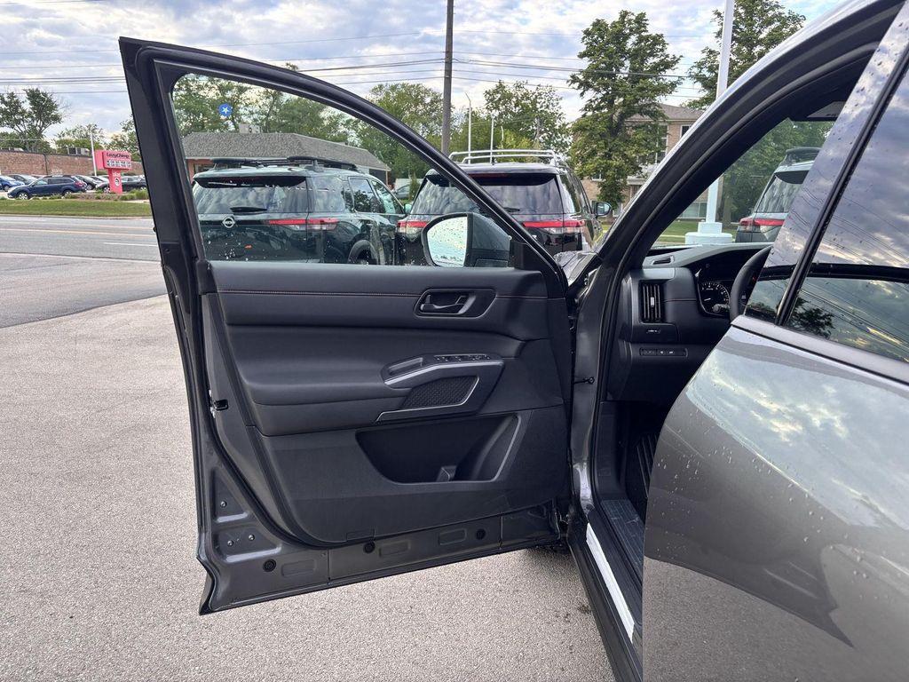 new 2025 Nissan Pathfinder car, priced at $39,688