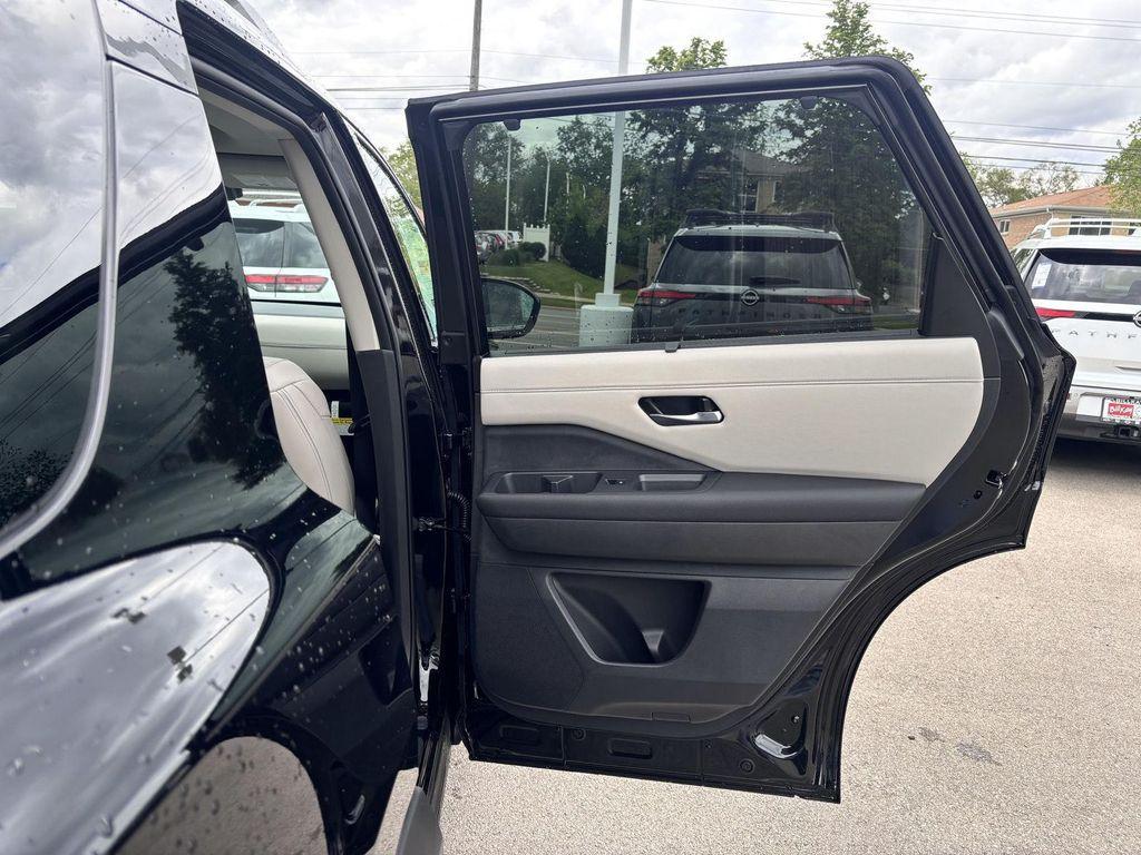 new 2025 Nissan Pathfinder car, priced at $45,721