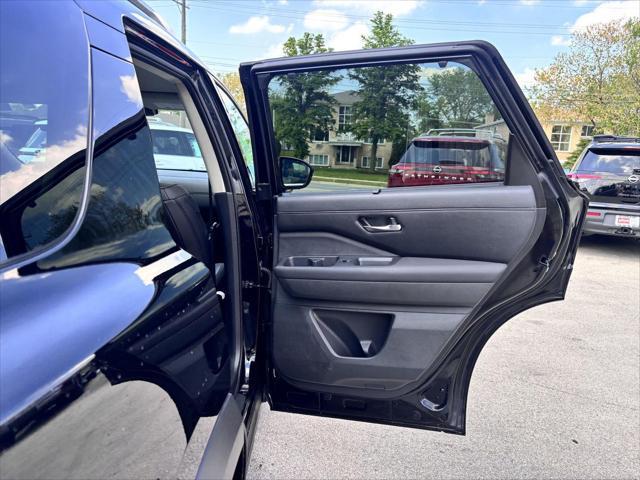 new 2025 Nissan Pathfinder car, priced at $41,268