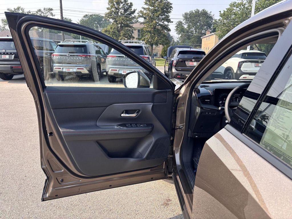 new 2025 Nissan Kicks car, priced at $29,668