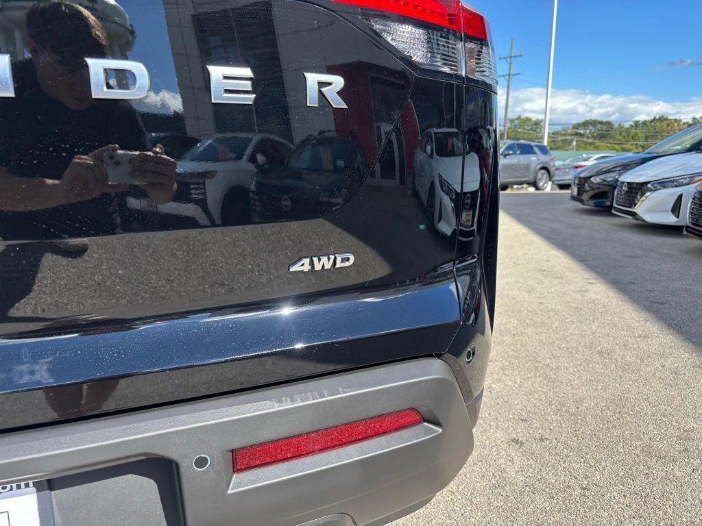 new 2025 Nissan Pathfinder car, priced at $35,451