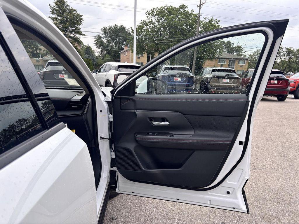 new 2025 Nissan Kicks car, priced at $29,912