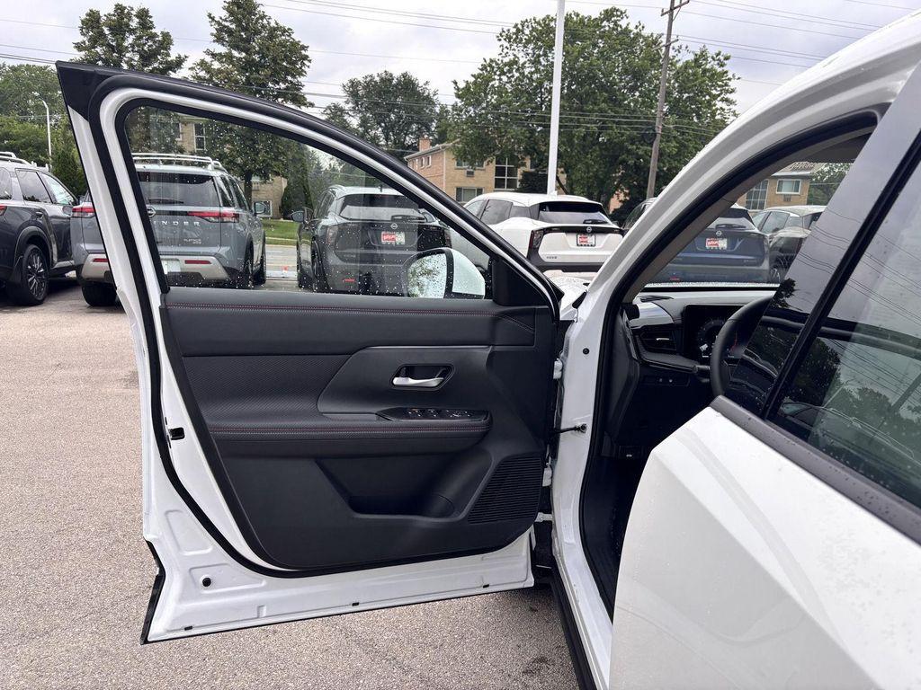 new 2025 Nissan Kicks car, priced at $29,912