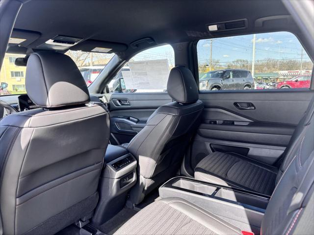 new 2025 Nissan Pathfinder car, priced at $44,925