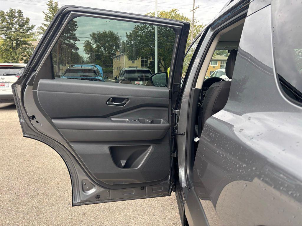 new 2025 Nissan Pathfinder car, priced at $35,372