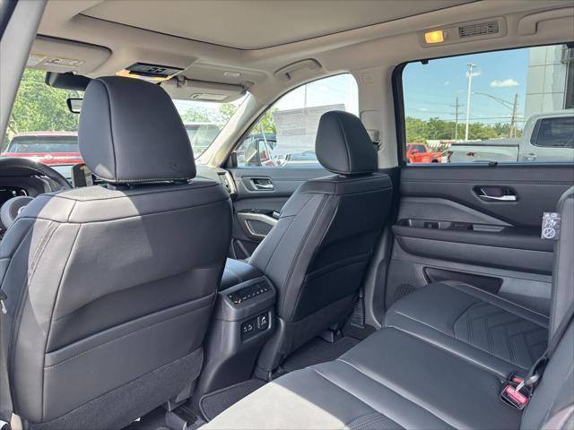 new 2025 Nissan Pathfinder car, priced at $49,180
