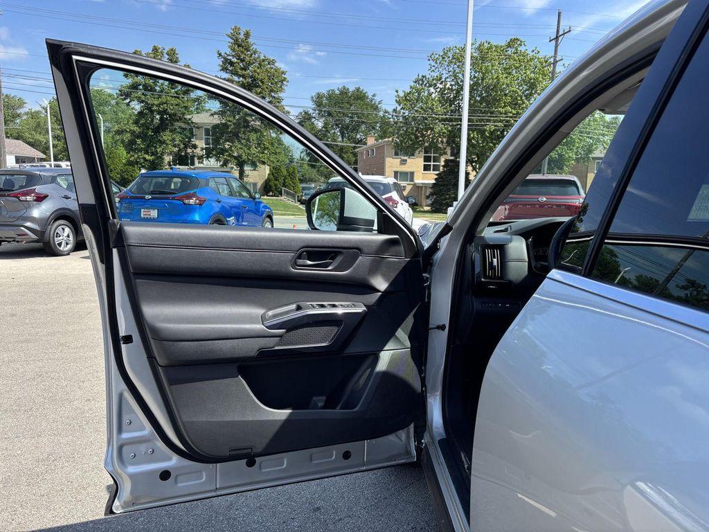 used 2025 Nissan Pathfinder car, priced at $37,400