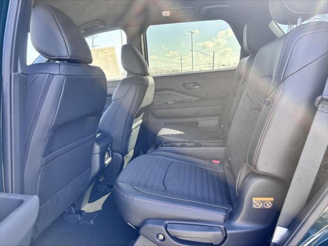 new 2025 Nissan Pathfinder car, priced at $44,925