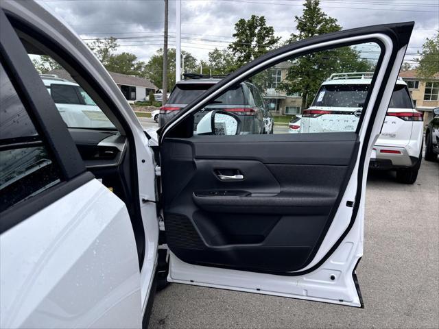 new 2025 Nissan Kicks car, priced at $27,826