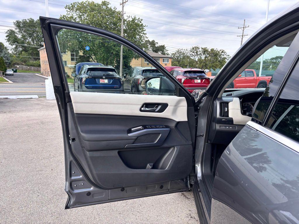 new 2025 Nissan Pathfinder car, priced at $43,554