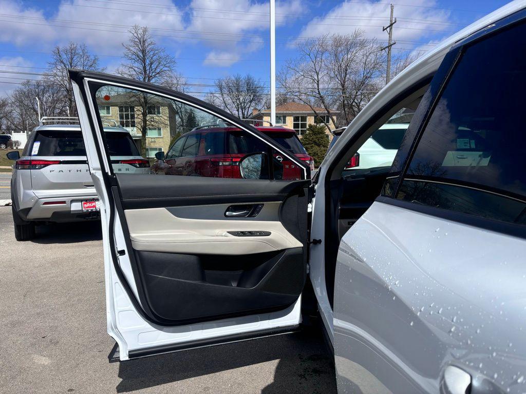 new 2025 Nissan Murano car, priced at $45,621