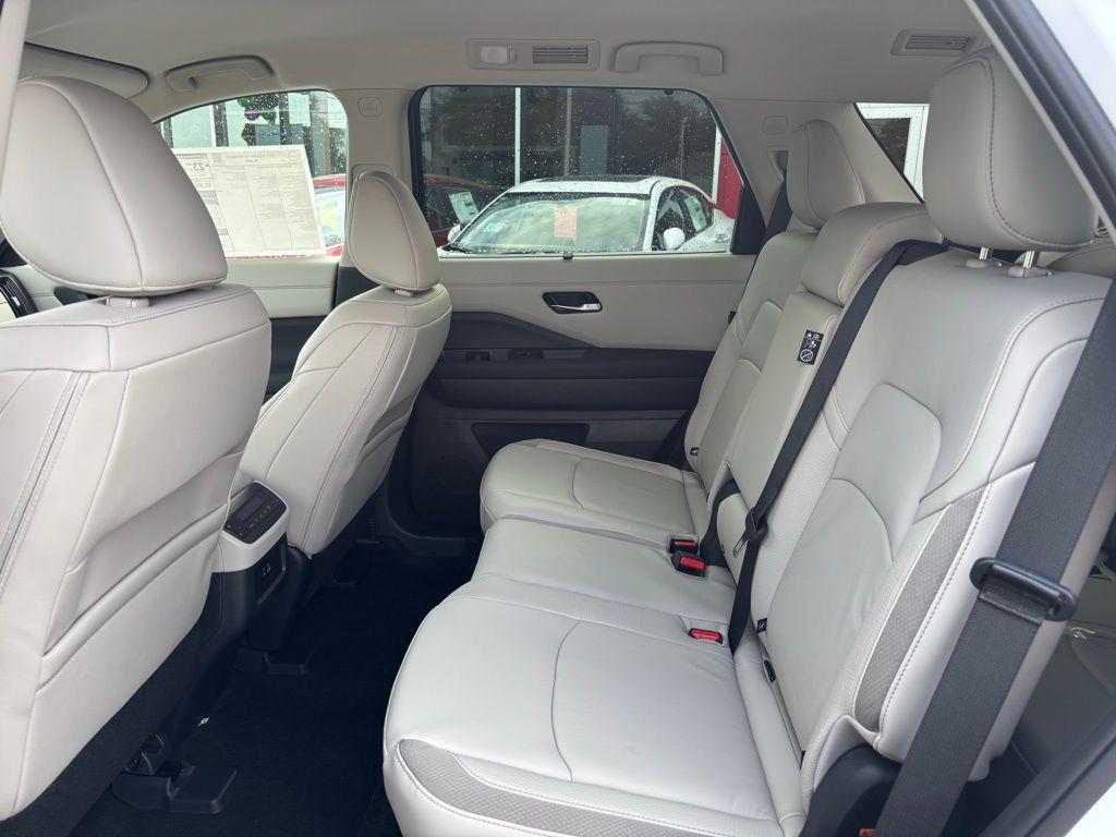 new 2025 Nissan Pathfinder car, priced at $38,336