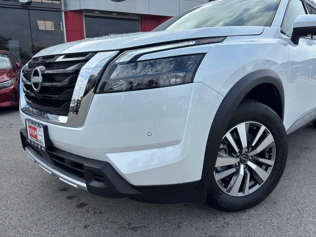new 2025 Nissan Pathfinder car, priced at $38,336