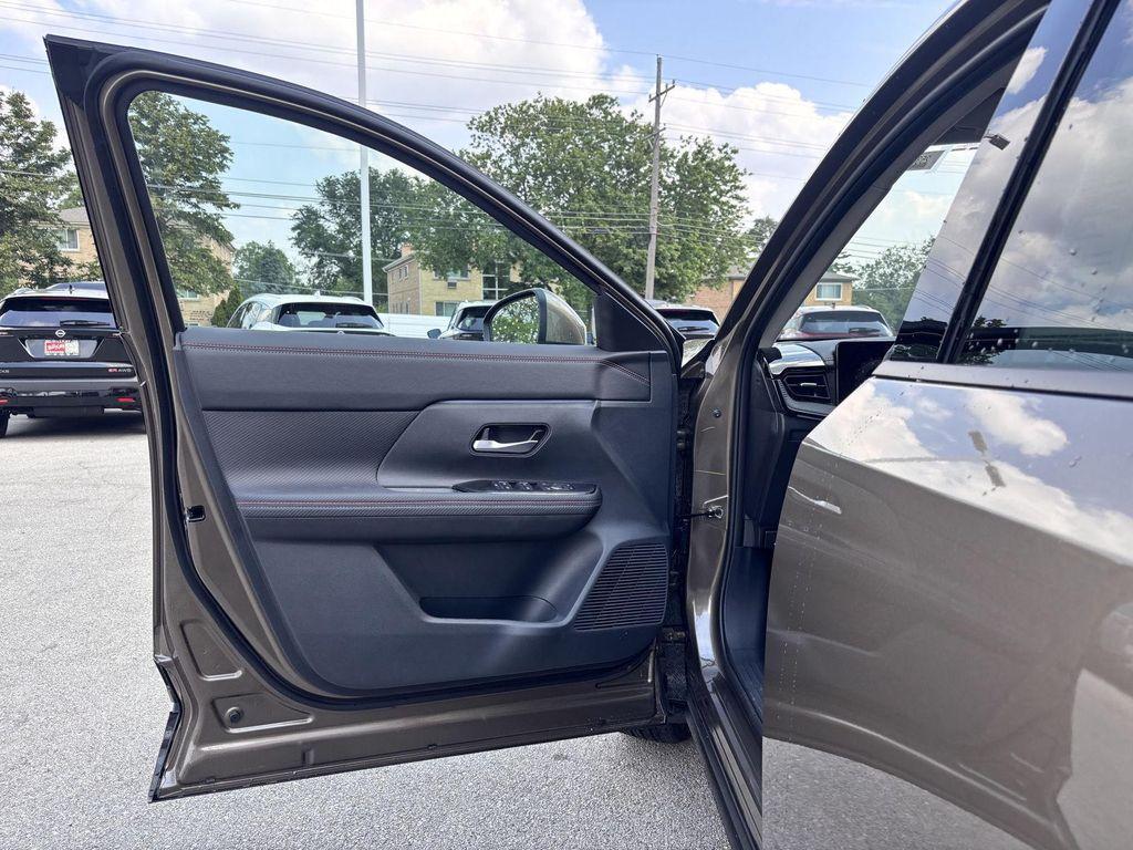 new 2025 Nissan Kicks car, priced at $28,168